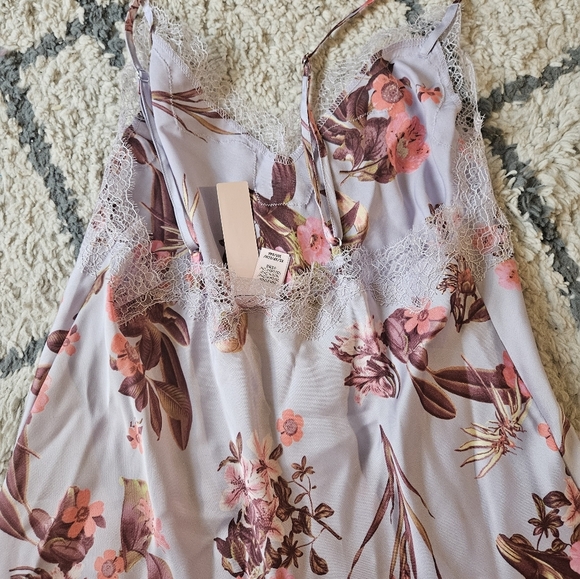 Victoria's Secret Floral Slip Xs - Picture 4 of 5